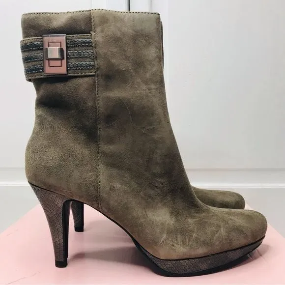 *NEW* BANDOLINO Calluno Gray Suede Heeled Boots Size 9