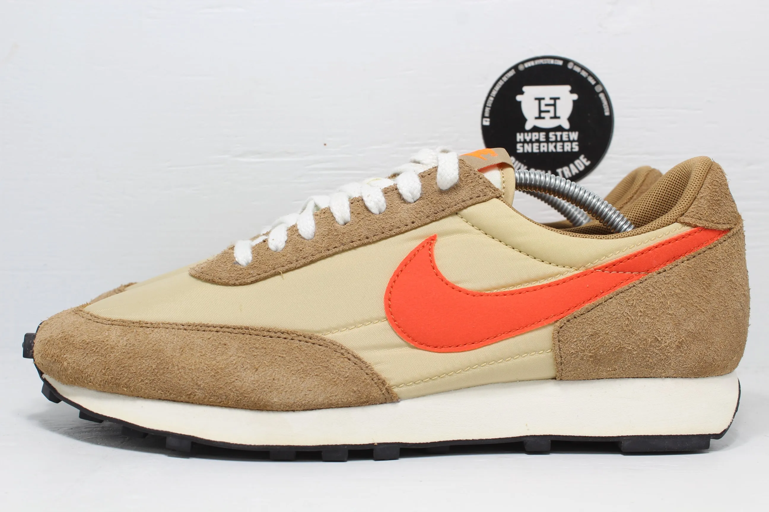 Nike Daybreak Vegas Gold College Orange