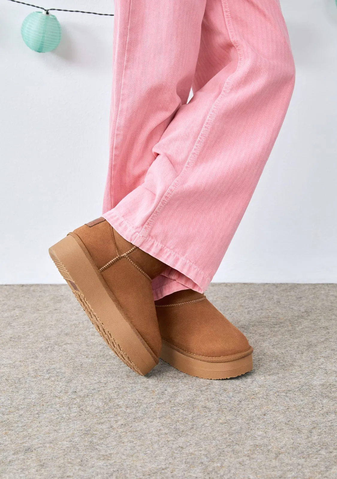 Tan Australian Boots Water Repellent B&W