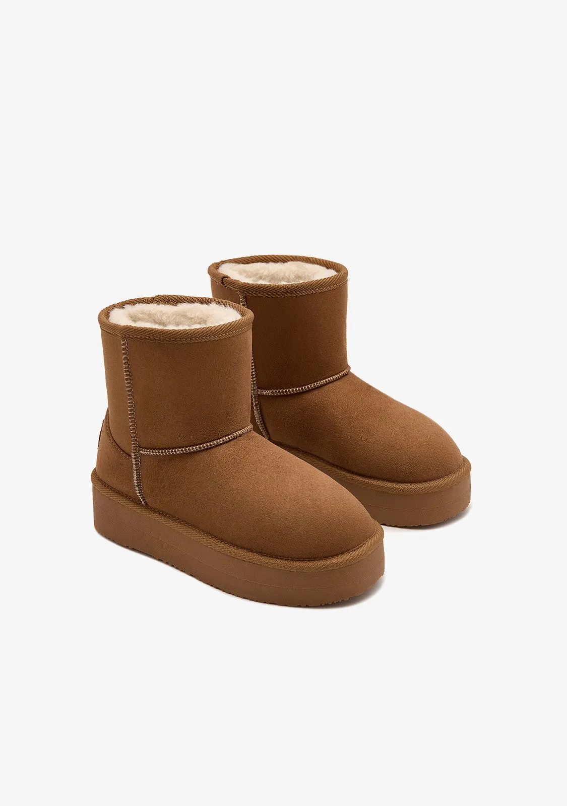 Tan Australian Boots Water Repellent B&W