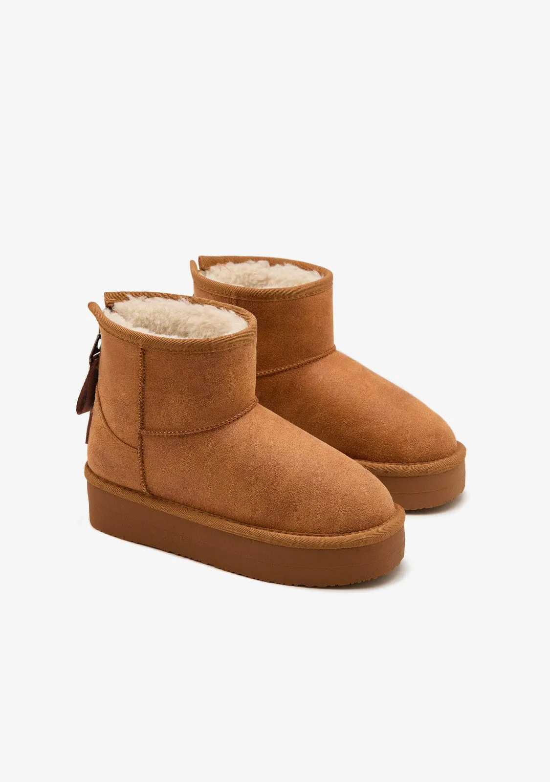 Tan Zipper Australian Boots B&W
