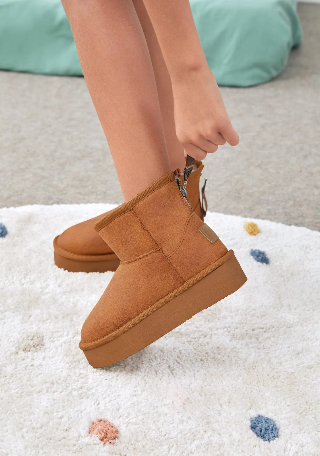 Tan Zipper Australian Boots B&W