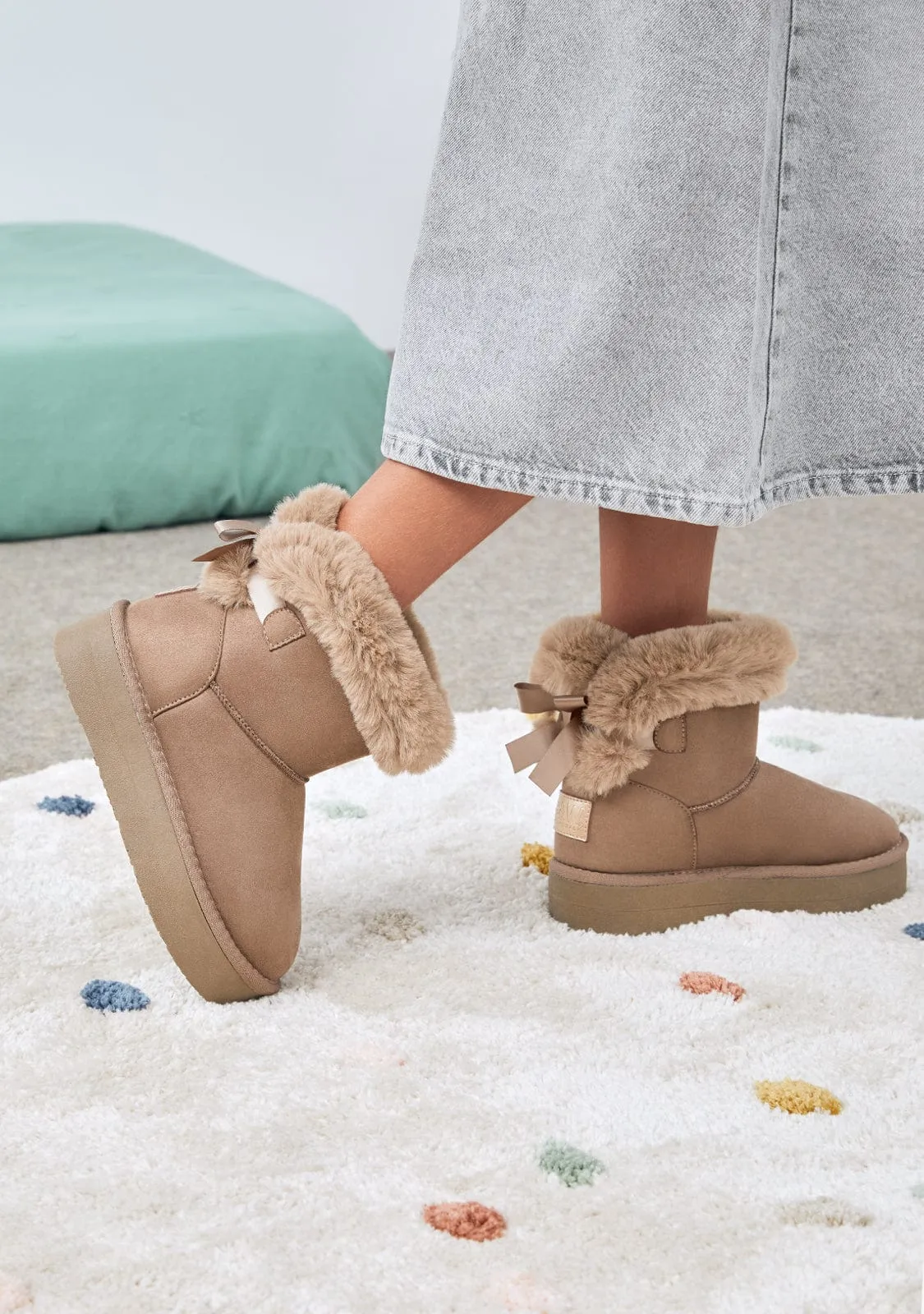 Taupe Fur Australian Boots Water Repellent B&W
