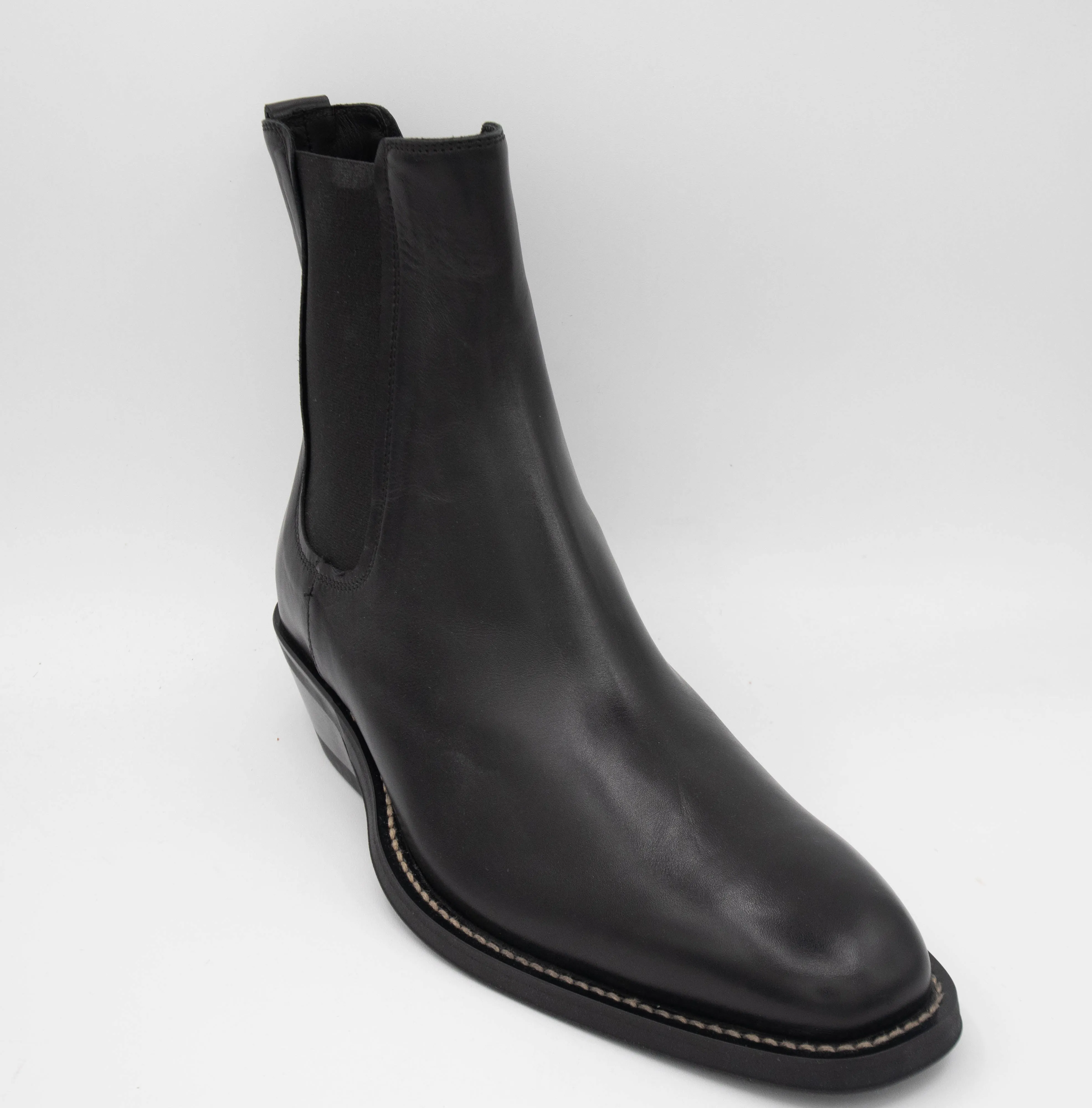 Tods Mens Heeled Leather Chelsea Boots in Black