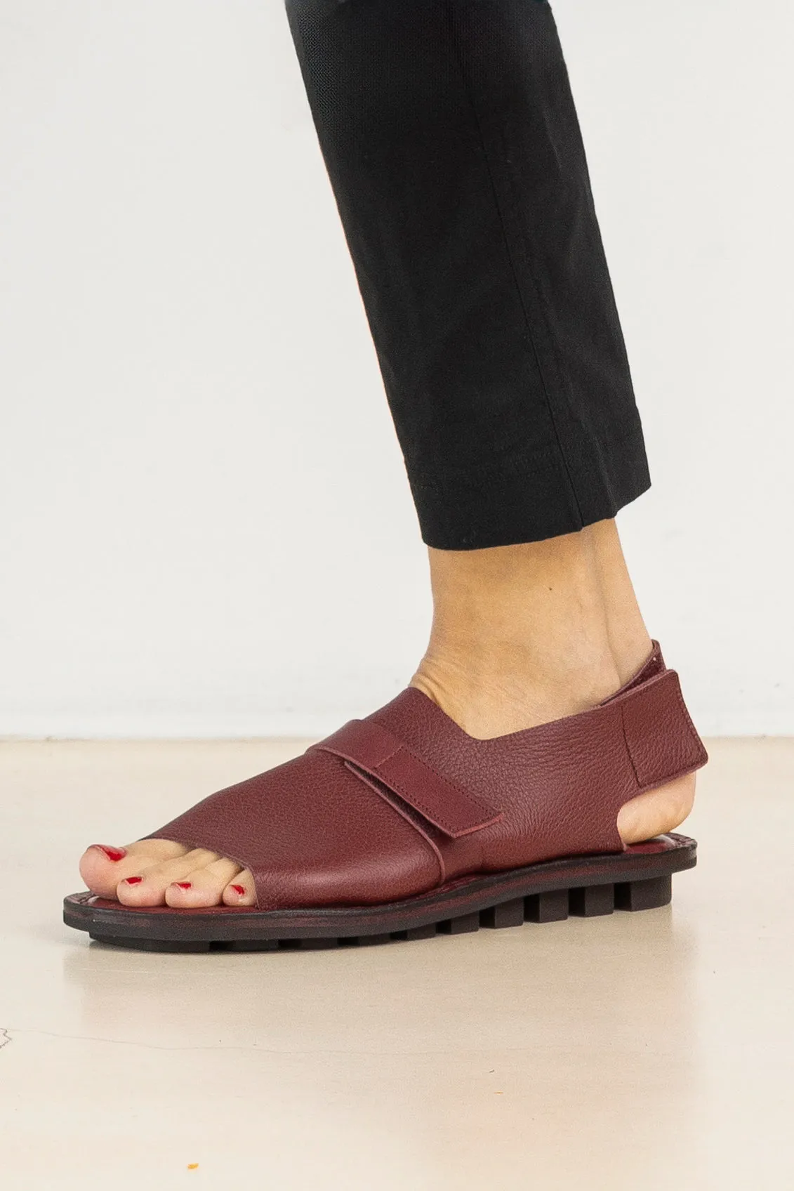 TRIPPEN SANDALS WINE