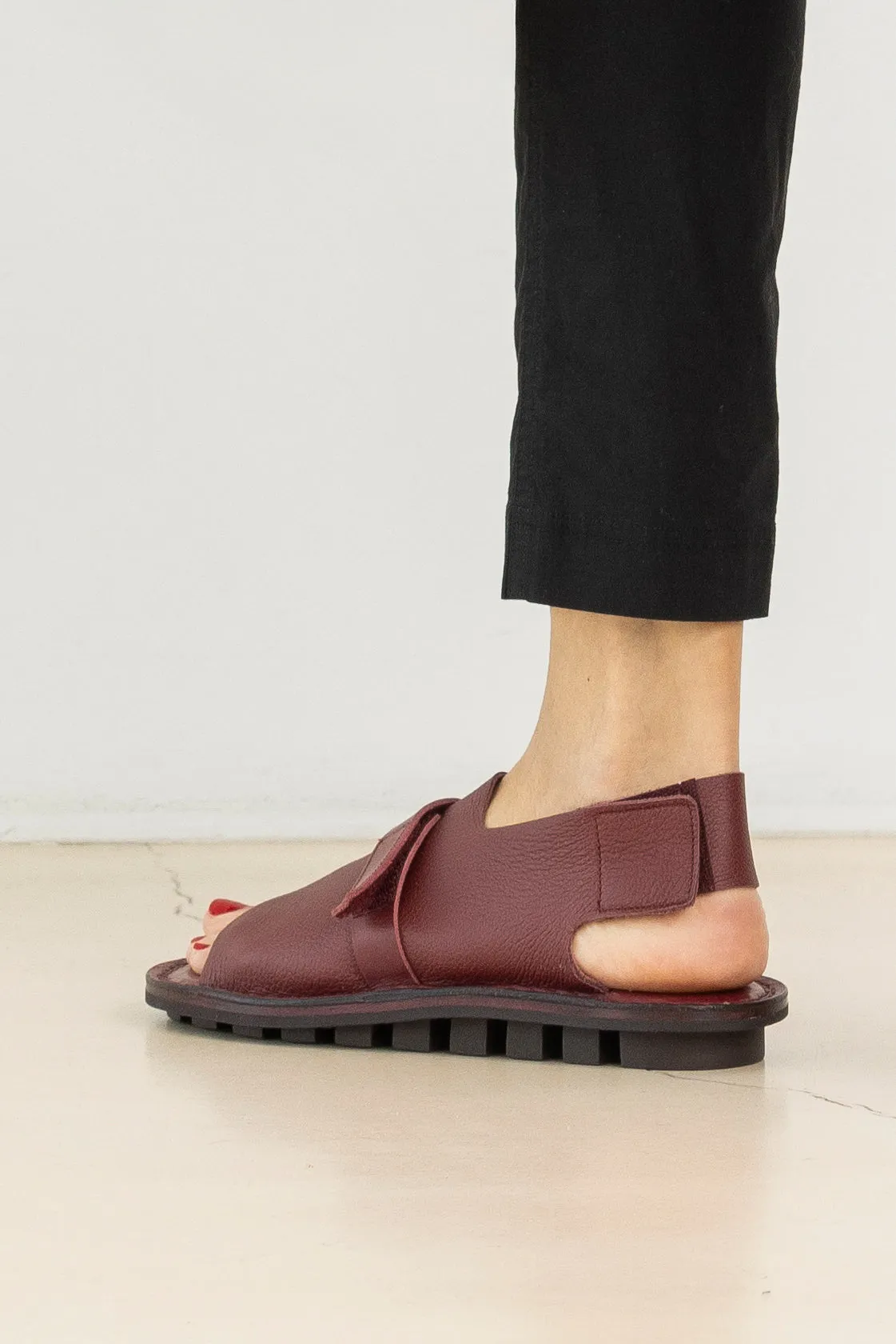 TRIPPEN SANDALS WINE